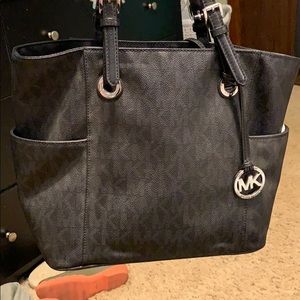 Black signature tote